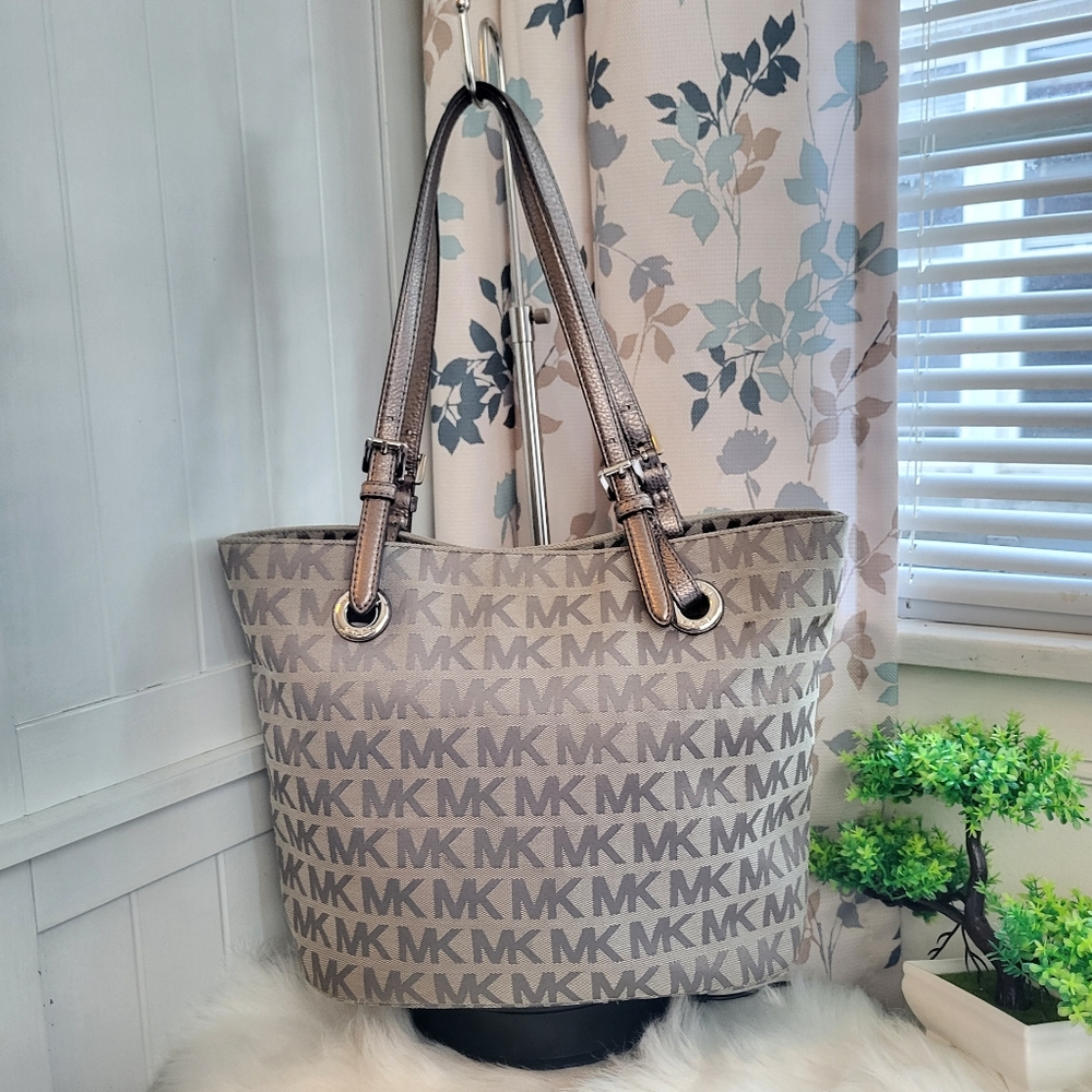 EUC Michael Kors Gray Signature Canvas Tote bag